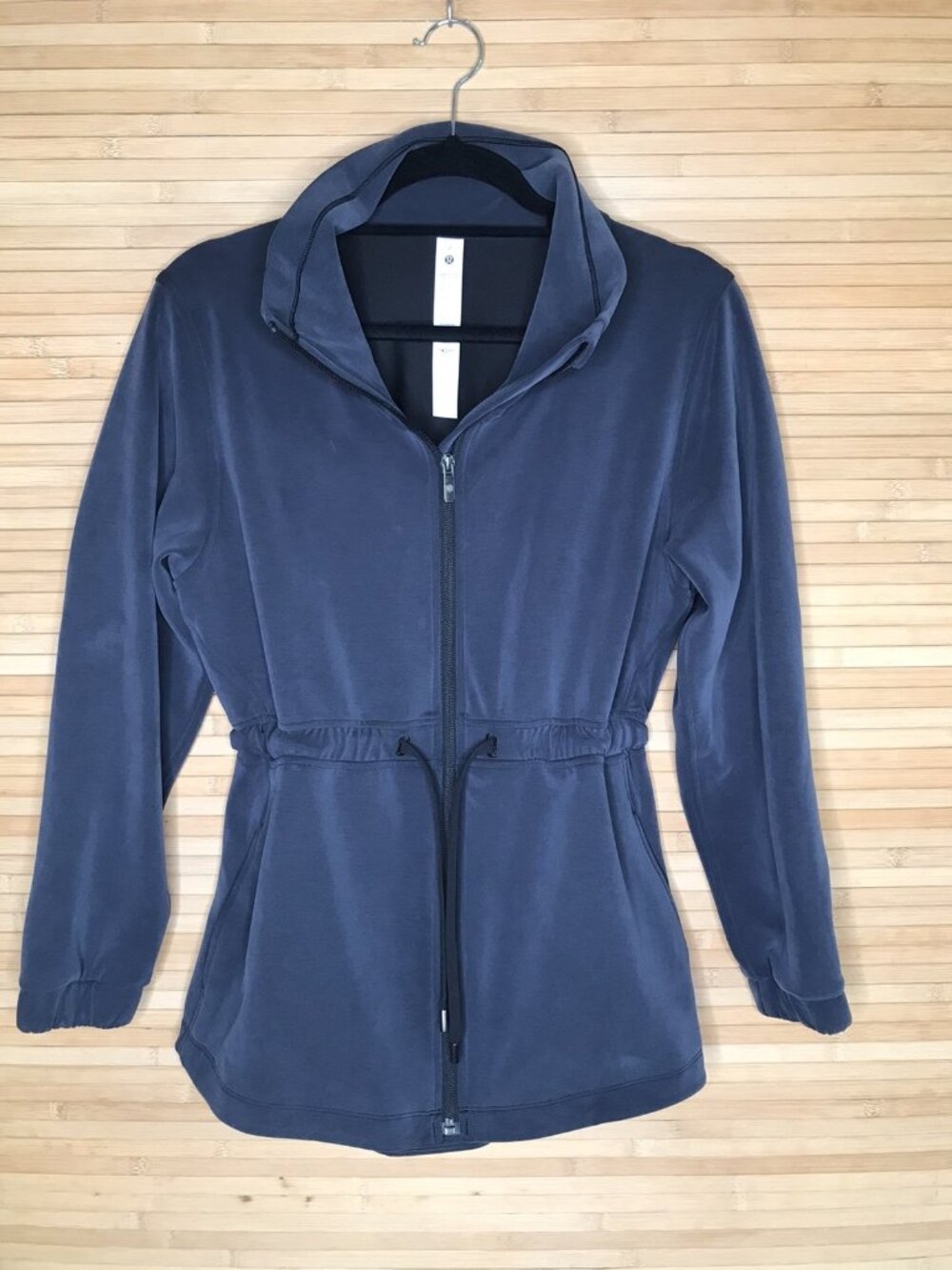 Lululemon Jacket Womens 2 Gray Softstreme Cinch Waist Full Zip Pockets LW3GNNS